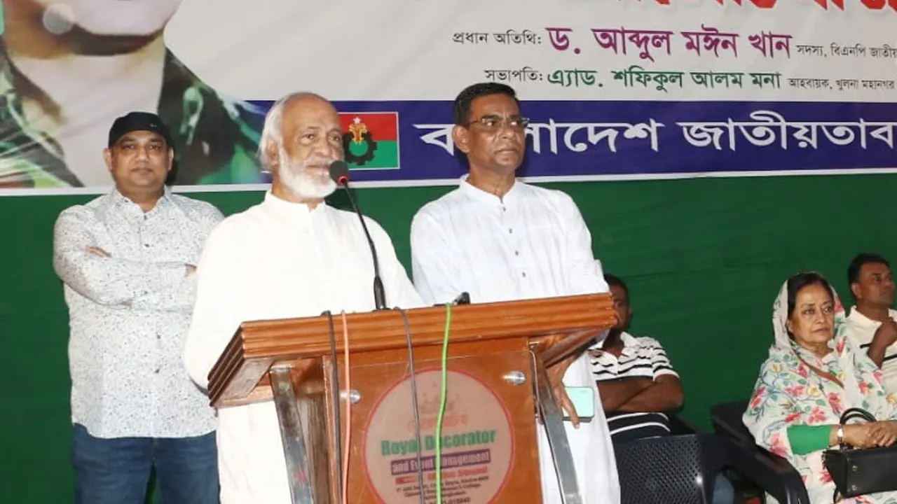 সমাবেশে বিএনপির স্থায়ী কমিটির সদস্য ড. আব্দুল মঈন খান। ছবি : কালবেলা