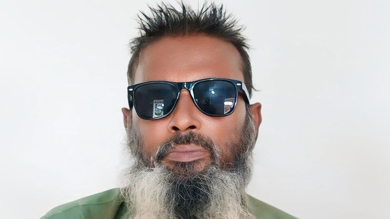 আন্দোলনে চোখ হারানো আব্দুল বারেক। ছবি : কালবেলা