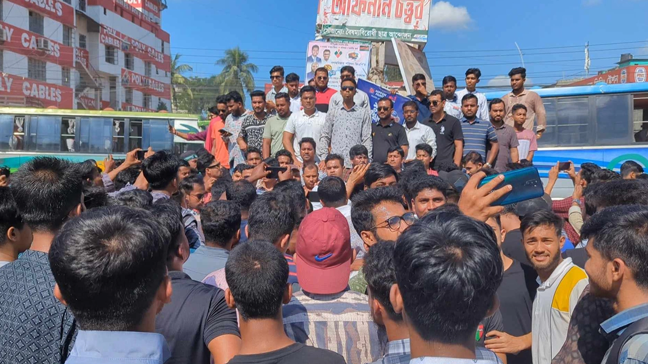লক্ষ্মীপুরে ছাত্রদলের প্রতিবাদ মিছিল। ছবি : কালবেলা
