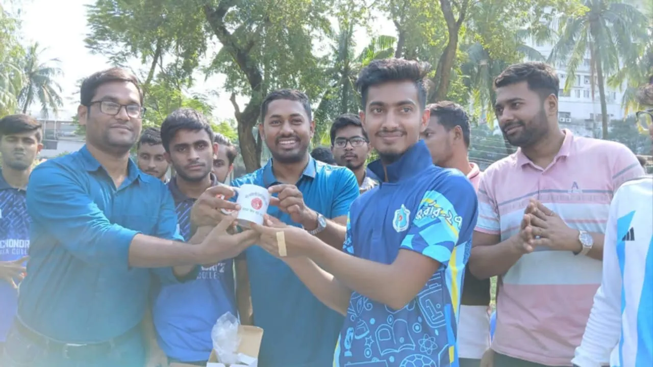 জুলাই বিপ্লবে শহীদ ওয়াসিম আকরাম স্মরণে ক্রিকেট টুর্নামেন্টের আয়োজন করেছে ঢাকা কলেজের শিক্ষার্থীরা। ছবি : সংগৃহীত