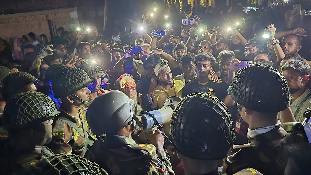 গাজীপুরে টিএনজেড গ্রুপের শ্রমিকদের মহাসড়ক অবরোধের একাংশ। ছবি : সংগৃহীত