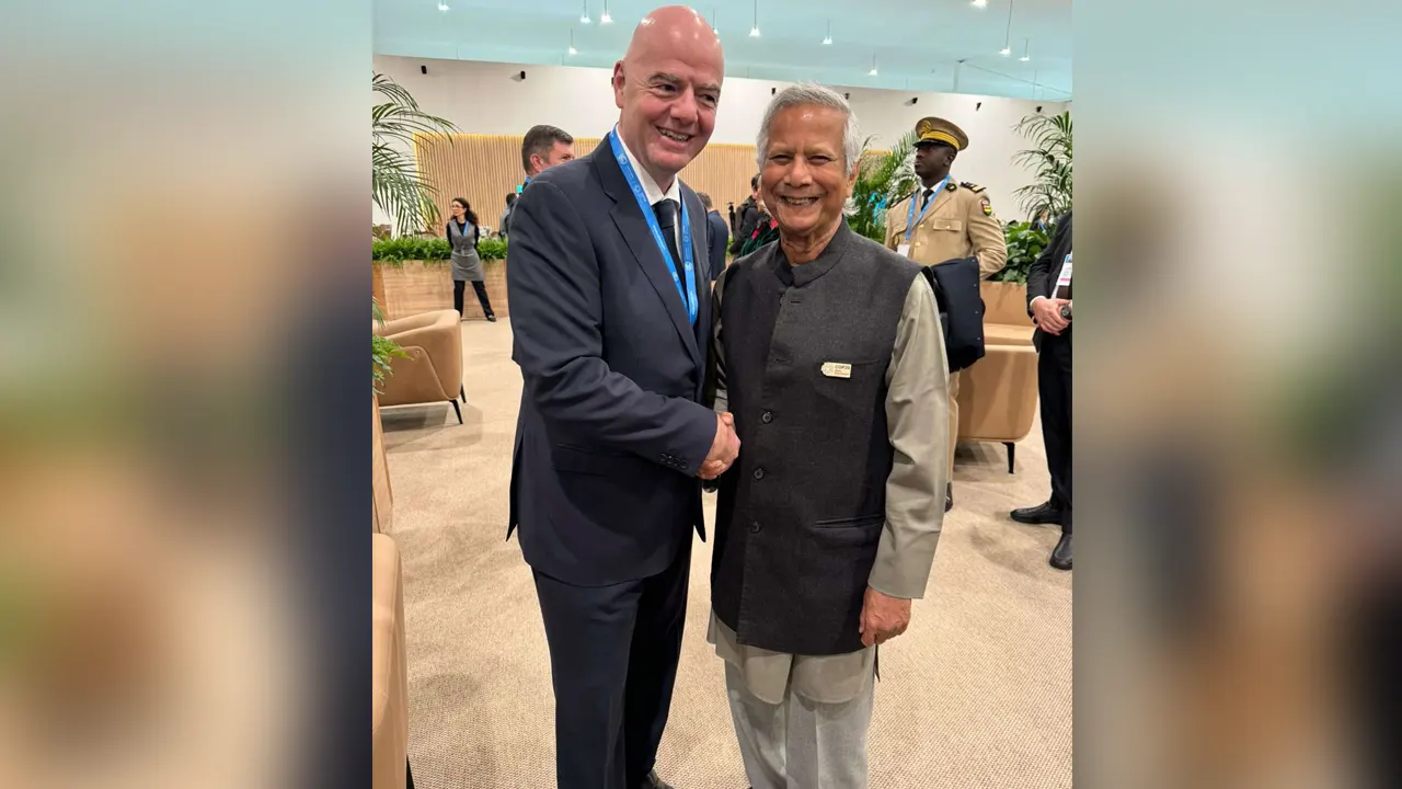 ফিফা প্রেসিডেন্ট জিয়ান্নি ইনফান্তিনো সঙ্গে প্রধান উপদেষ্টা। ছবি : কালবেলা