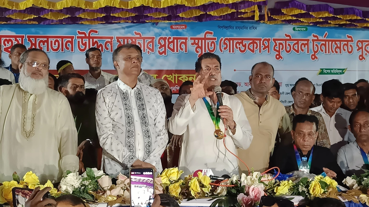 নরসিংদীর রায়পুরা উপজেলায় সমাবেশে খায়রুল কবির খোকন। ছবি : কালবেলা
