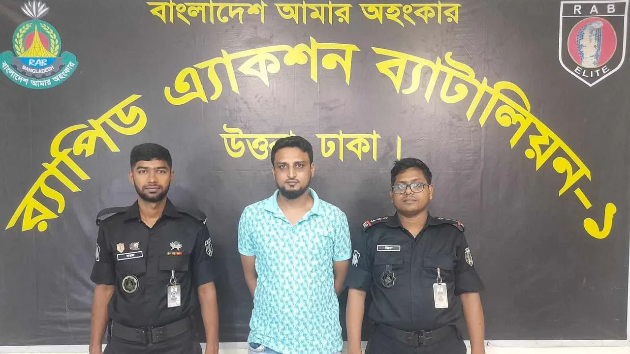রাজধানীর বসুন্ধরা আবাসিক এলাকা থেকে রনিকে গ্রেপ্তার করেছে র‌্যাব। ছবি : সংগৃহীত
