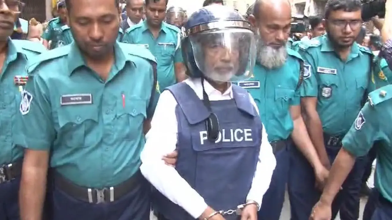 সিএমএম আদালতে অ্যাডভোকেট মমতাজ উদ্দিন মেহেদি। ছবি : কালবেলা