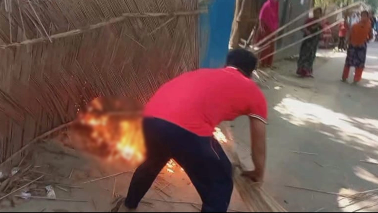 ফরিদপুরের সালথায় এক কৃষকের বাড়িতে আগুনের অভিযোগ।  ছবি : কালবেলা