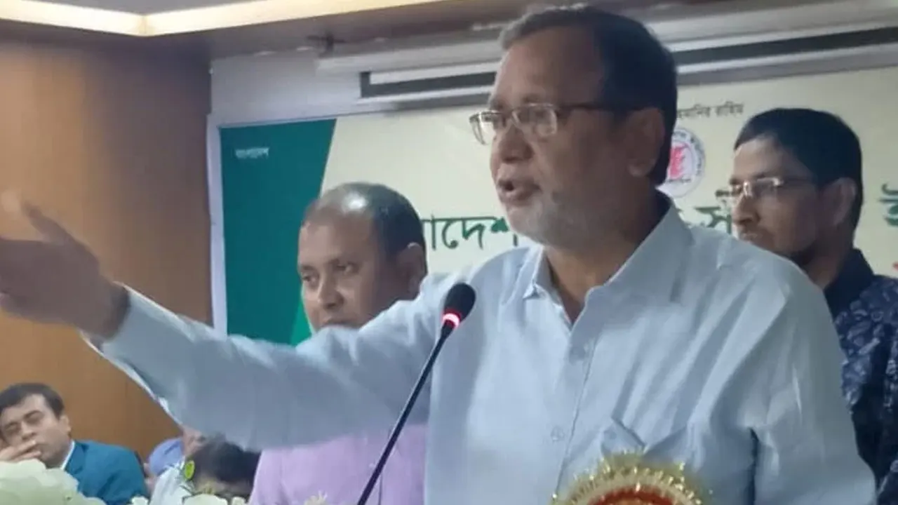 সাদেক হোসেন খোকার পঞ্চম মৃত্যুবার্ষিকী উপলক্ষে দোয়া ও স্মরণ সভায় বক্তব্য দেন আব্দুস সালাম। ছবি : সংগৃহীত