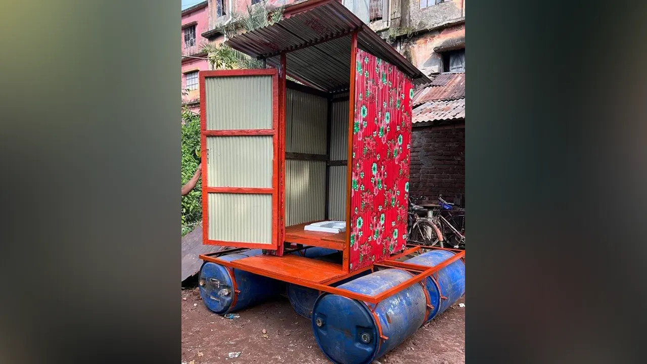 ভাসমান টয়লেট। ছবি : কালবেলা