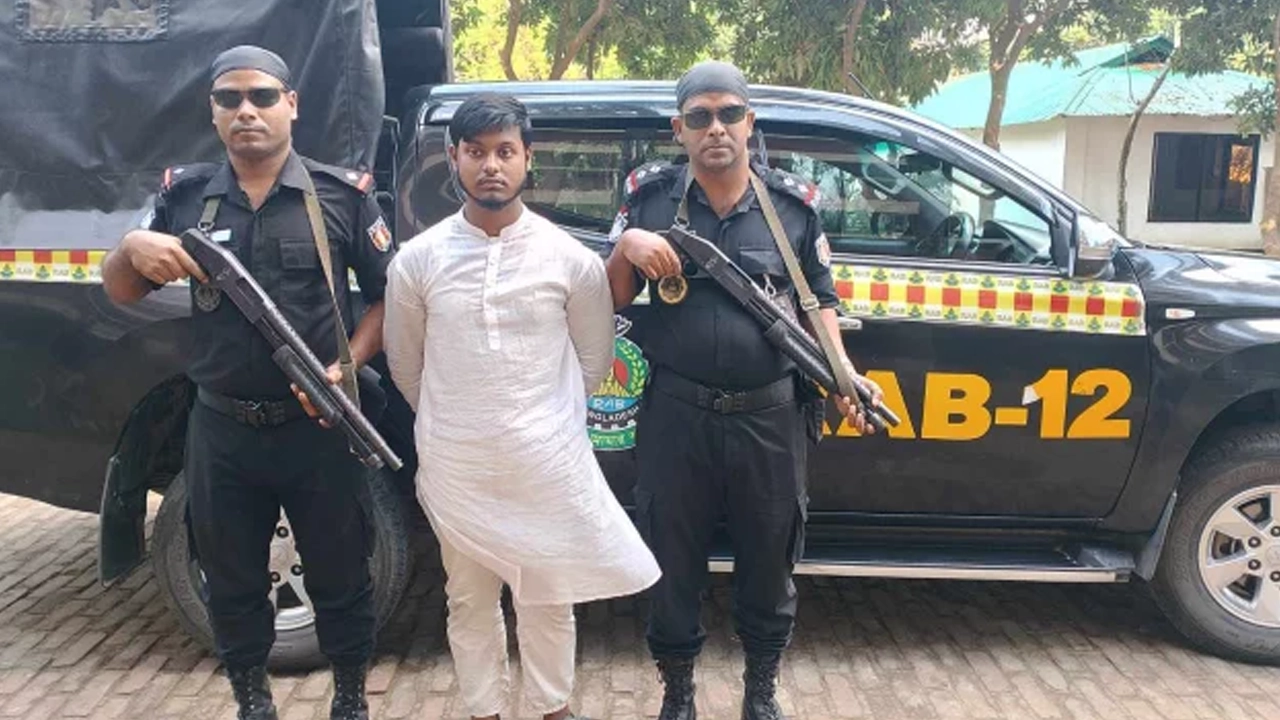 বগুড়ায় মাকে হত্যার দায়ে ছেলে রিমান্ডে। ছবি : সংগৃহীত
