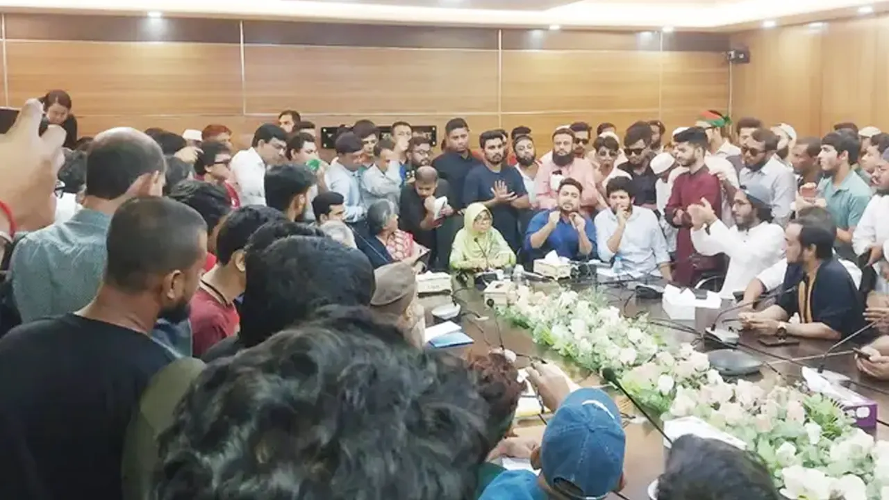 গণঅভ্যুত্থানে আহত ছাত্র-জনতার সঙ্গে ৬ উপদেষ্টার বৈঠক। ছবি : সংগৃহীত