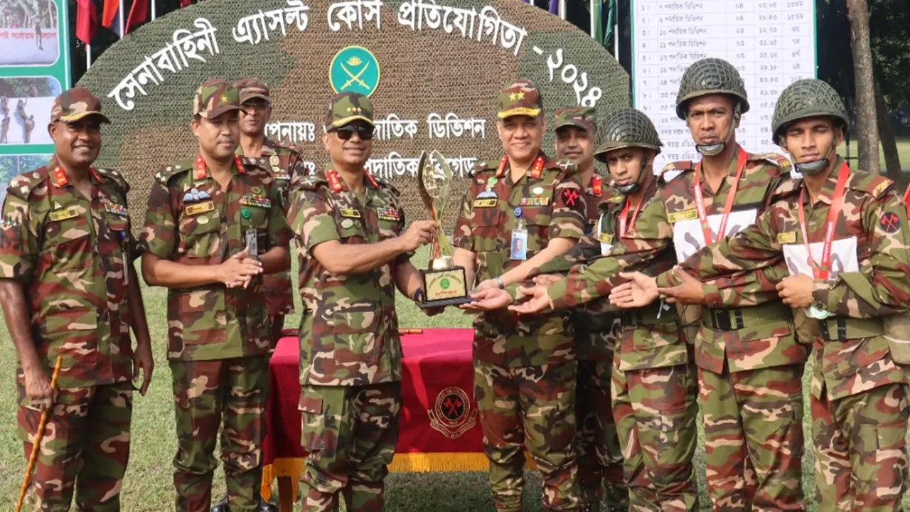 বাংলাদেশ সেনাবাহিনী এ্যাসল্ট কোর্স প্রতিযোগিতায় উপস্থিত প্রতিযোগীরা। ছবি : সংগৃহীত