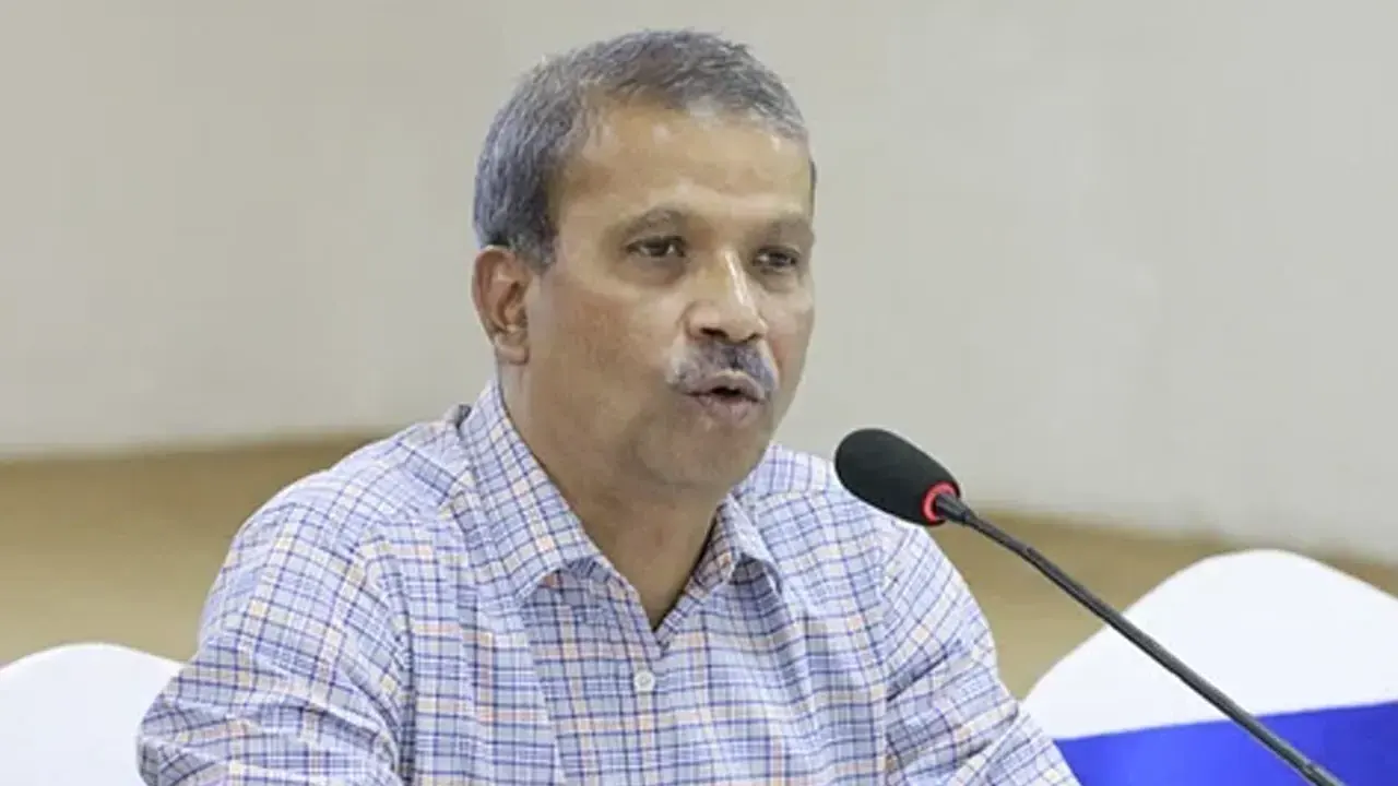 উপদেষ্টা অধ্যাপক ড. আসিফ নজরুল। পুরোনো ছবি