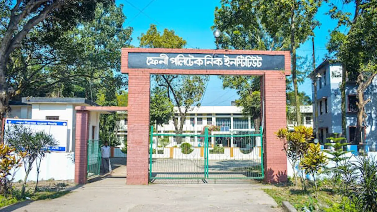 ফেনী পলিটেকনিক ইনস্টিটিউটের ফটক। ছবি : কালবেলা