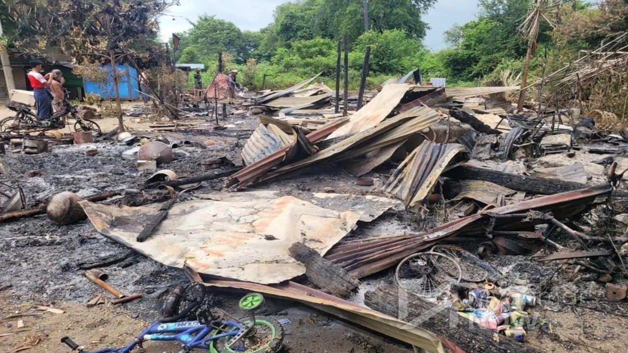 জান্তার সঙ্গে সংঘর্ষে বিধ্বস্ত একটি এলাকা। ছবি : সংগৃৃহীত