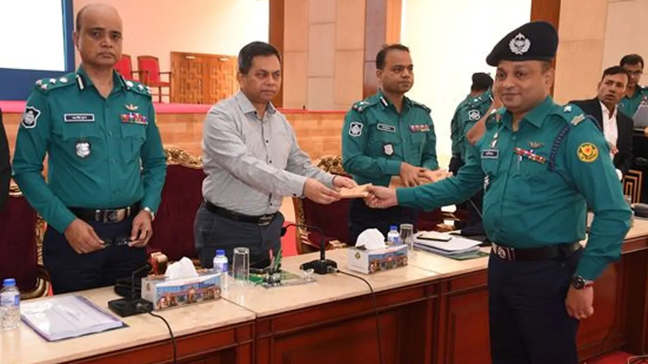 ডিএমপির শ্রেষ্ঠ ওসি হলেন উত্তরা পশ্চিম থানার হাফিজ।