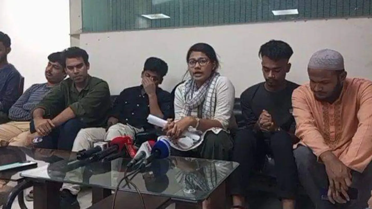 নারায়ণগঞ্জ প্রেস ক্লাবে ছাত্র সংগঠনের নেতারা সংবাদ সম্মেলন করেন। ছবি : সংগৃহীত