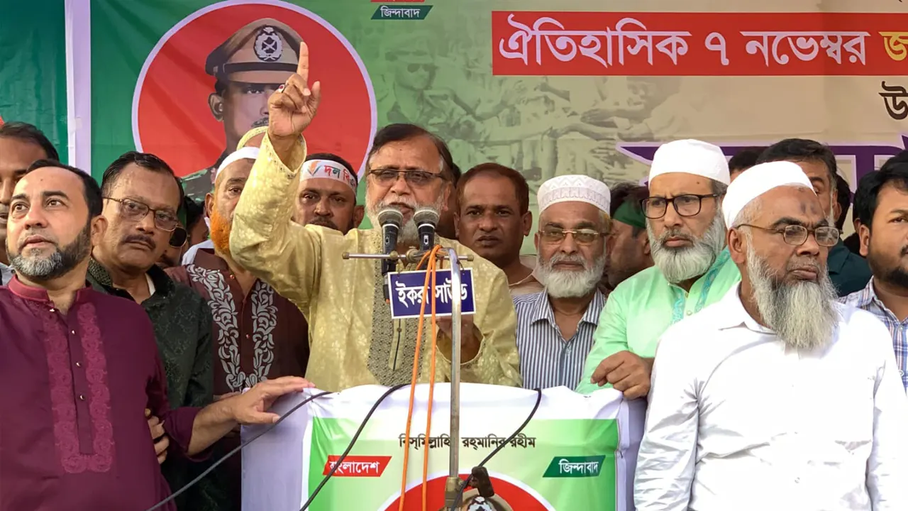 রাজশাহীতে সমাবেশে বীর মুক্তিযোদ্ধা আব্দুস সালাম। ছবি : কালবেলা