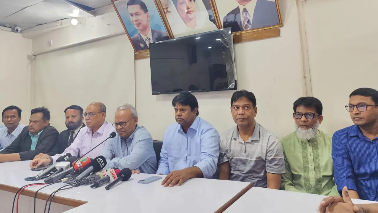বিএনপির কেন্দ্রীয় কার্যালয়ে সংবাদ সম্মেলনে উপস্থিত নেতৃবৃন্দ। ছবি : কালবেলা