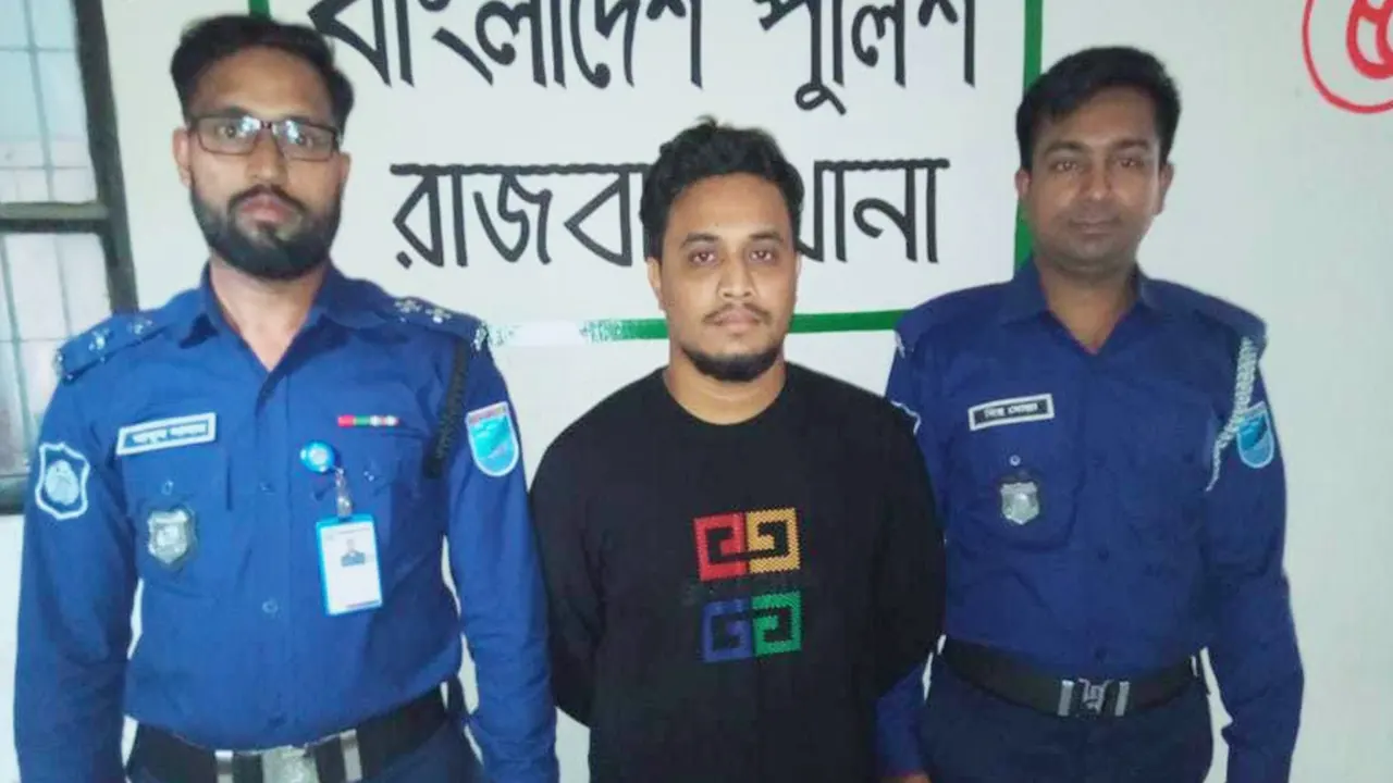ছাত্রলীগ নেতা মো. জয় মিজিকে গ্রেপ্তার করে পুলিশ। ছবি : কালবেলা