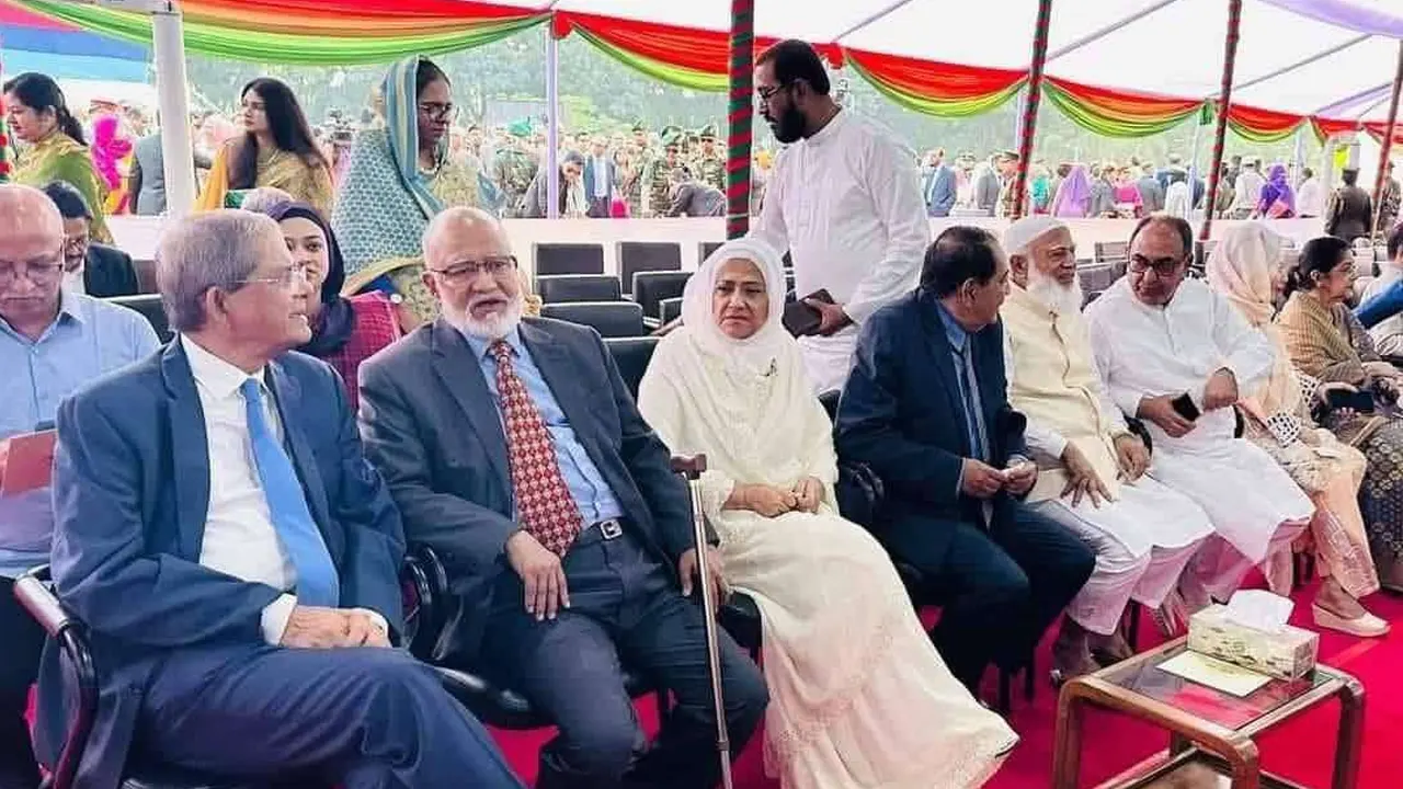 সেনাকুঞ্জে আমিরে জামায়াত ডা. শফিকুর রহমান। ছবি : কালবেলা