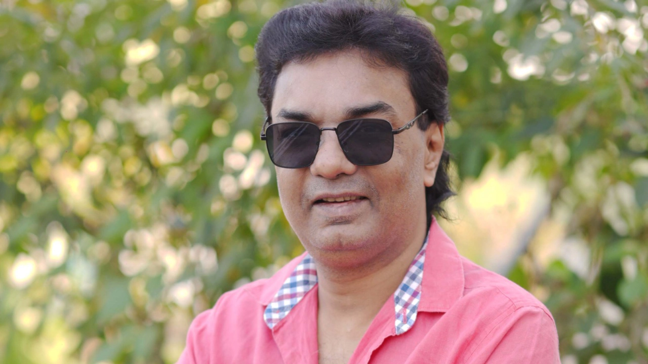 সংগীতশিল্পী আগুন। ছবি: সংগৃহীত