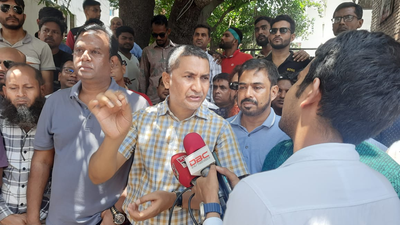 কথা বলছেন নুরুল ইসলাম নয়ন। পুরোনো ছবি