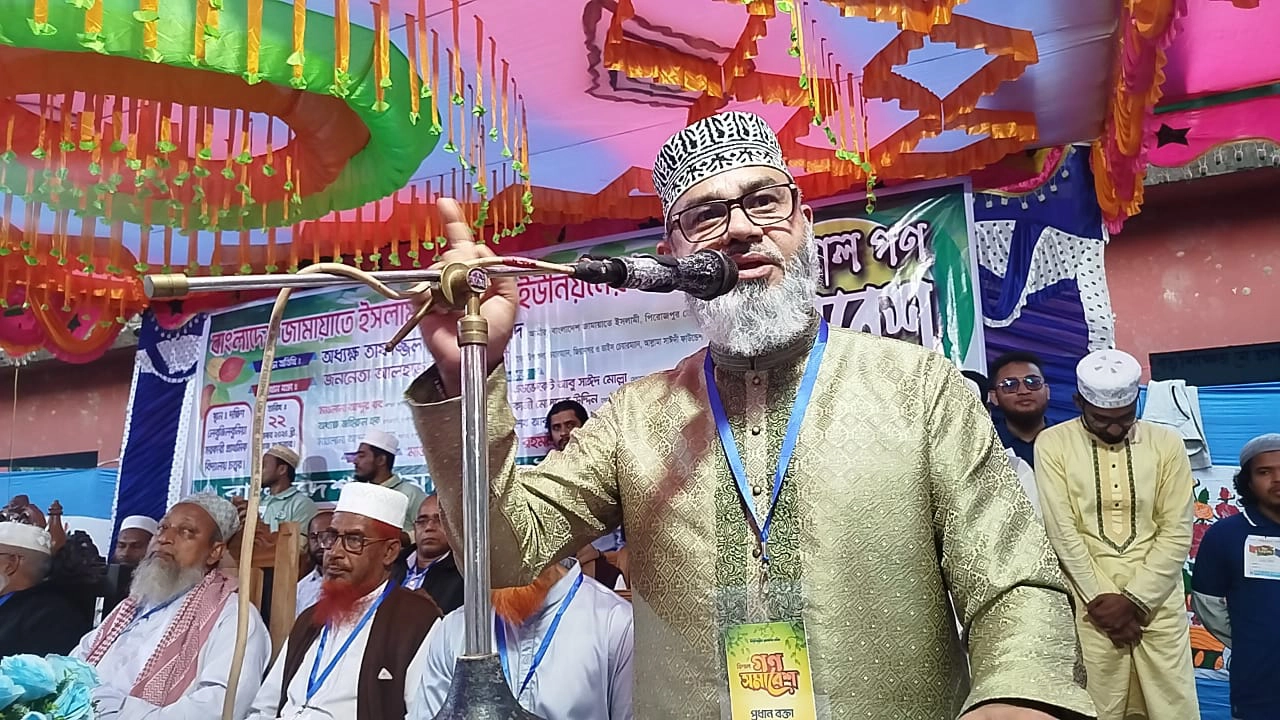 ‘একটা মূর্তি বানাতে হাজার কোটি টাকা অপচয় হয়েছে’