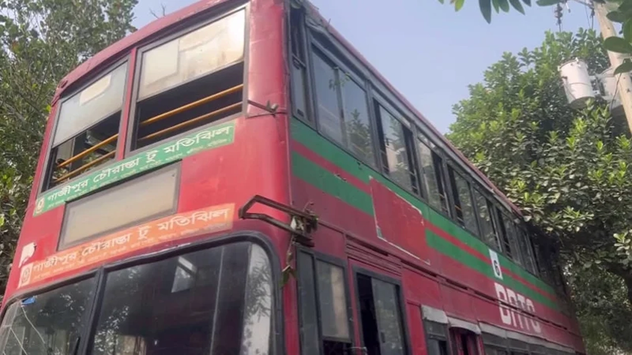 বিআরটিসি বাস বিদ্যুতায়িত হয়ে আইইউটি বিশ্ববিদ্যালয়ের তিন শিক্ষার্থী মারা গেছেন। ছবি : সংগৃহীত