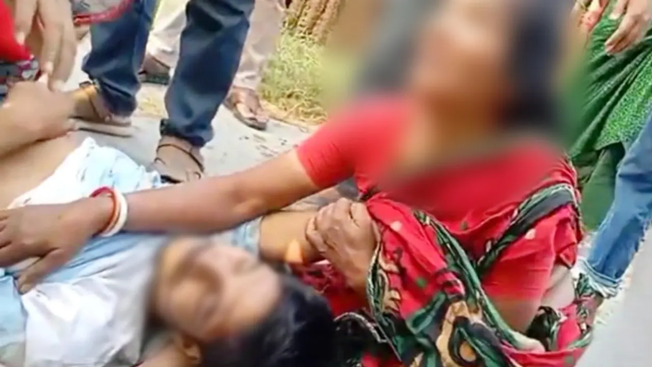 অন্তঃসত্ত্বা স্ত্রীর সামনে পড়ে থাকা আহত ব্যবসায়ী। ছবি : সংগৃহীত