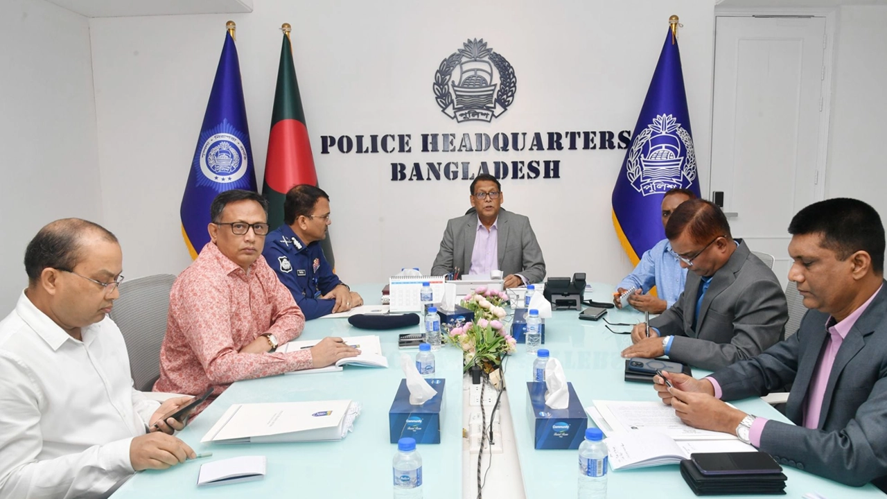 পুলিশ সদর দপ্তরে নবনিযুক্ত আইজিপি বাহারুল আলমের বৈঠক। ছবি : কালবেলা