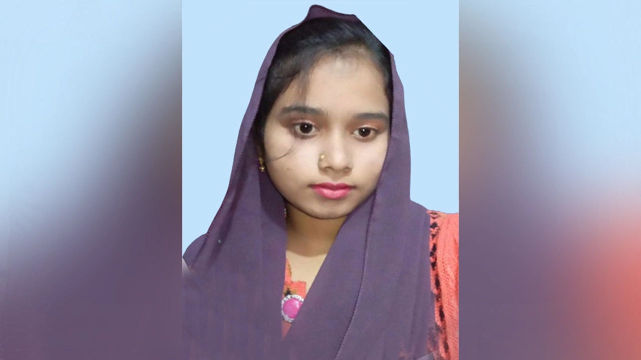 আন্দোলনে নিহত সেলিমের স্ত্রী সুমি। ছবি : সংগৃহীত