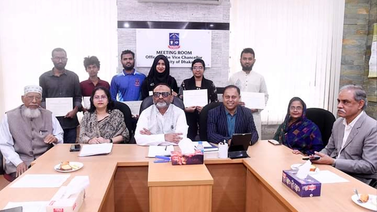 বৃত্তি প্রদান অনুষ্ঠান। ছবি : কালবেলা