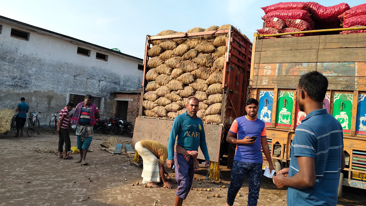 ভোমরা স্থলবন্দর। ছবি : কালবেলা