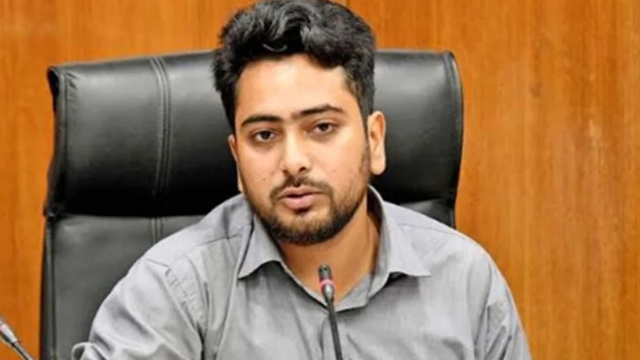 তথ্য ও সম্প্রচার উপদেষ্টা নাহিদ ইসলাম। ছবি : সংগৃহীত