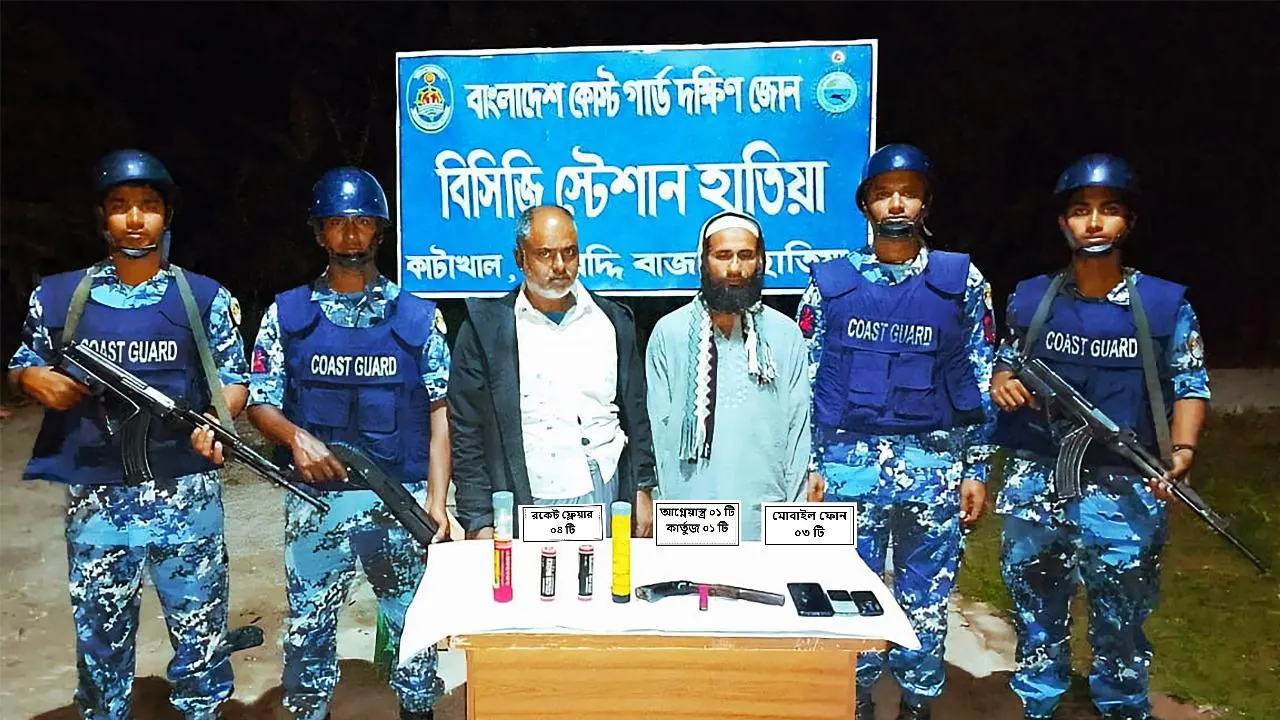 বাঁ থেকে আটক দুই ব্যবসায়ী ওসমান গণি ও তার সহযোগী শাহেদ। ছবি : কালবেলা