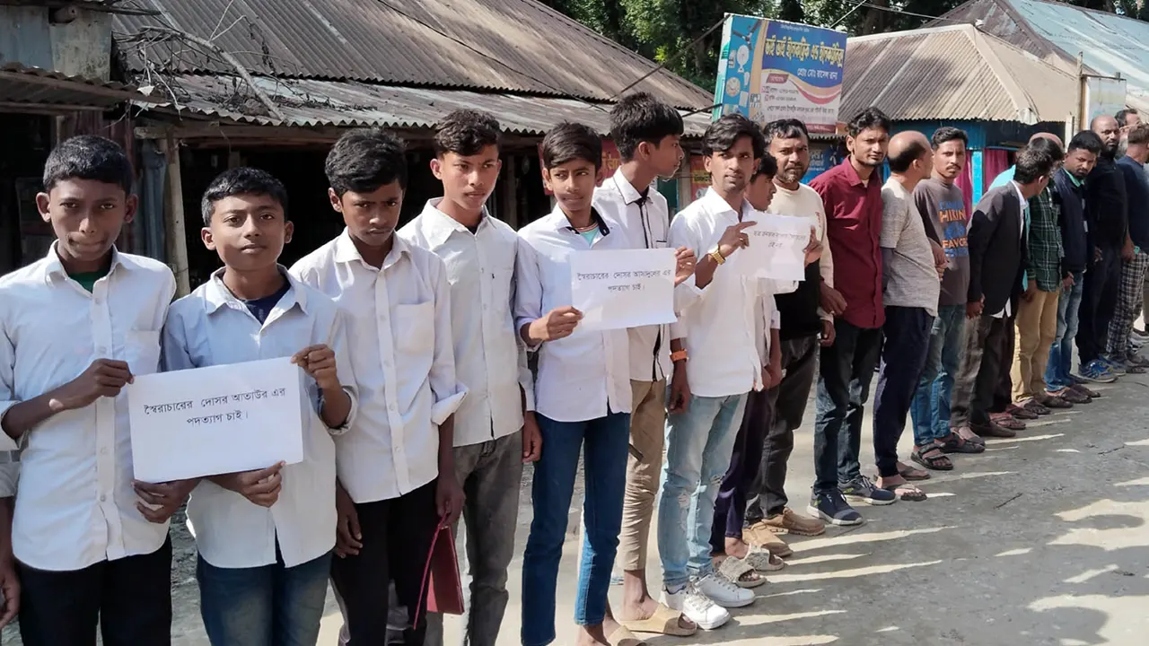 পরীক্ষার রুটিনে লেখা ‘শিক্ষা নিয়ে গড়ব দেশ, শেখ হাসিনার বাংলাদেশ’