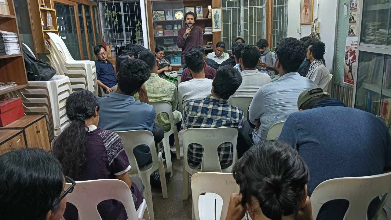 ছাত্র ফ্রন্টের কেন্দ্রীয় কার্যালয়ে সাতটি ছাত্র সংগঠনের সভা। ছবি : কালবেলা