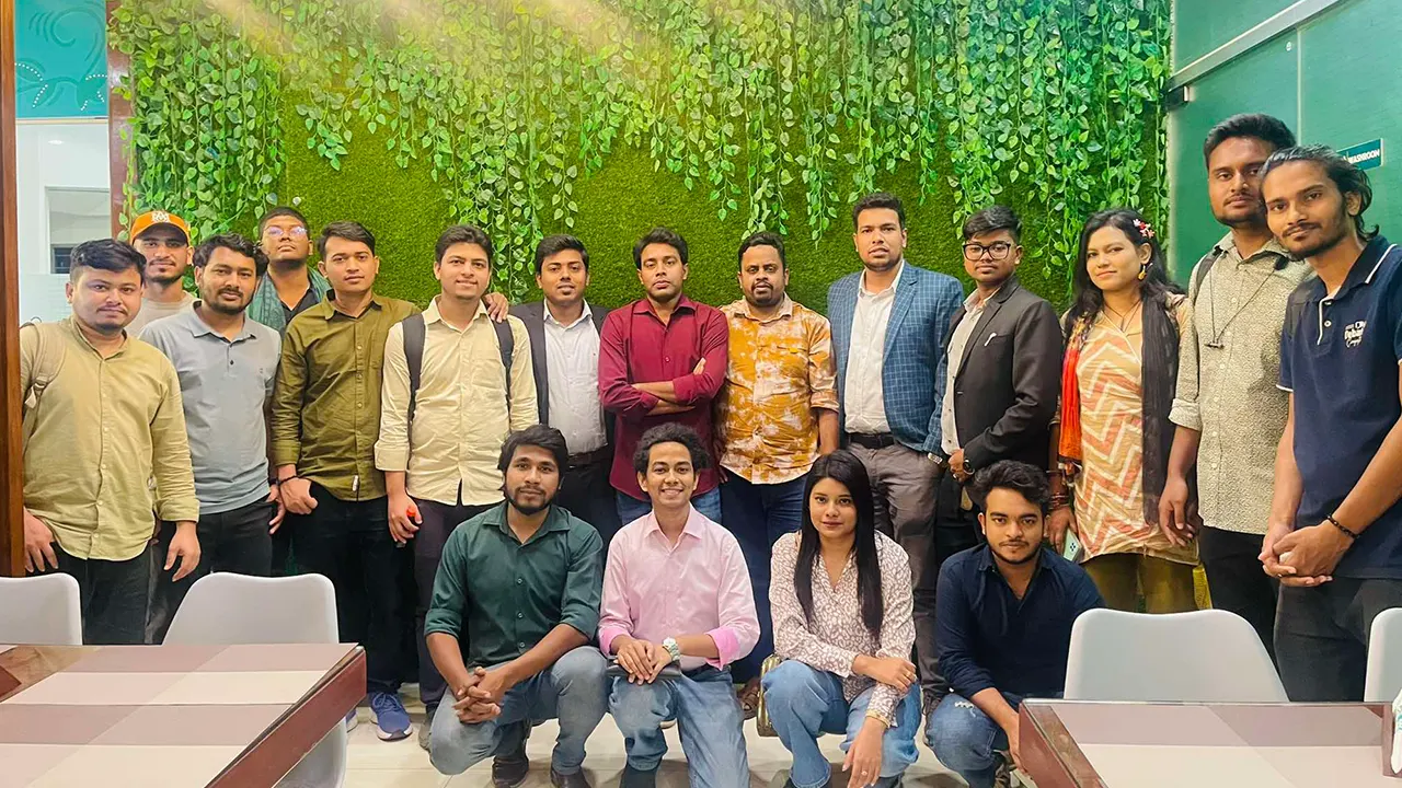 স্টামফোর্ড বিশ্ববিদ্যালয় সাংবাদিক ফোরামের সাবেক ও বর্তমান সদস্যের মিলনমেলা। ছবি : কালবেলা