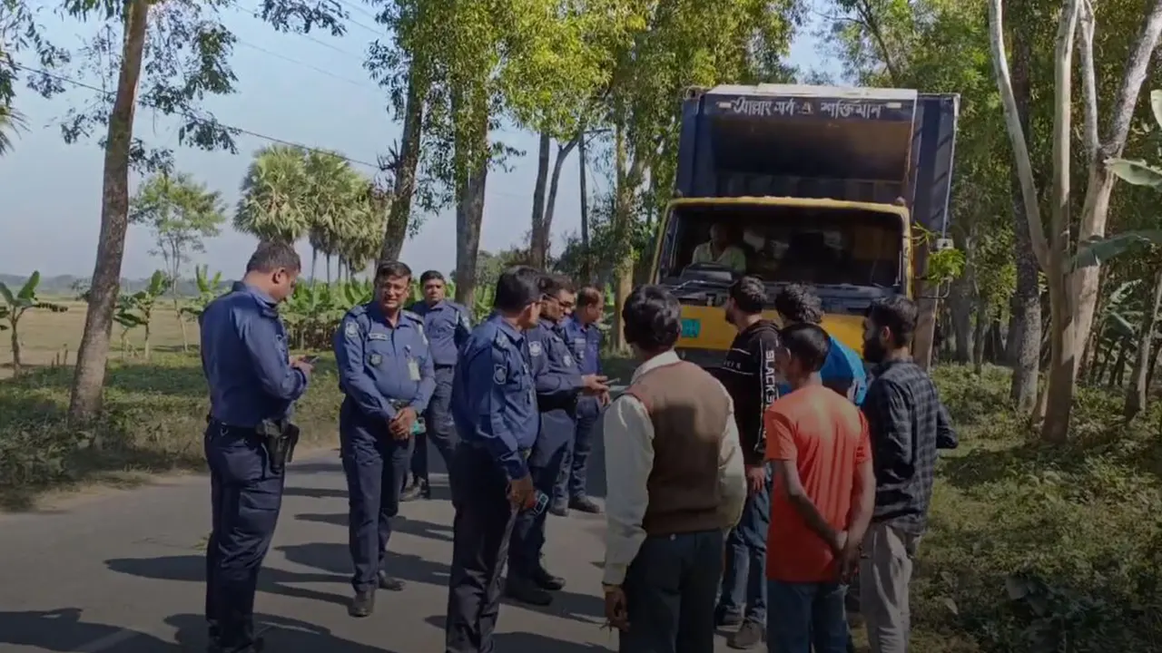 ঘটনাস্থলে পুলিশ মোতায়েন করা হয়েছে। ছবি : কালবেলা