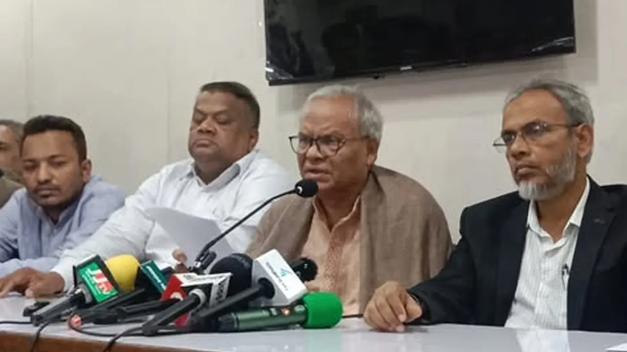 নয়াপল্টনে দলের কেন্দ্রীয় কার্যালয়ে সংবাদ সম্মেলনে রুহুল কবির রিজভী। ছবি : কালবেলা