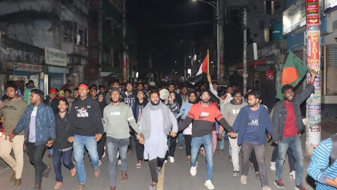আগরতলায় বাংলাদেশ সহকারী হাইকমিশনে হামলার প্রতিবাদে খুলনায় বিক্ষোভ। ছবি : কালবেলা