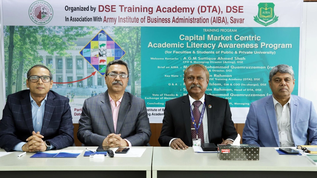 সচেতনতামূলক কর্মশালায় ডিএসইর কর্মকর্তারা। ছবি : কালবেলা