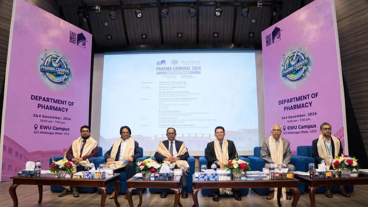 ইস্ট ওয়েস্ট ইউনিভার্সিটিতে বর্ণাঢ্য ফার্মা কার্নিভাল অনুষ্ঠিত। ছবি : সংগৃহীত
