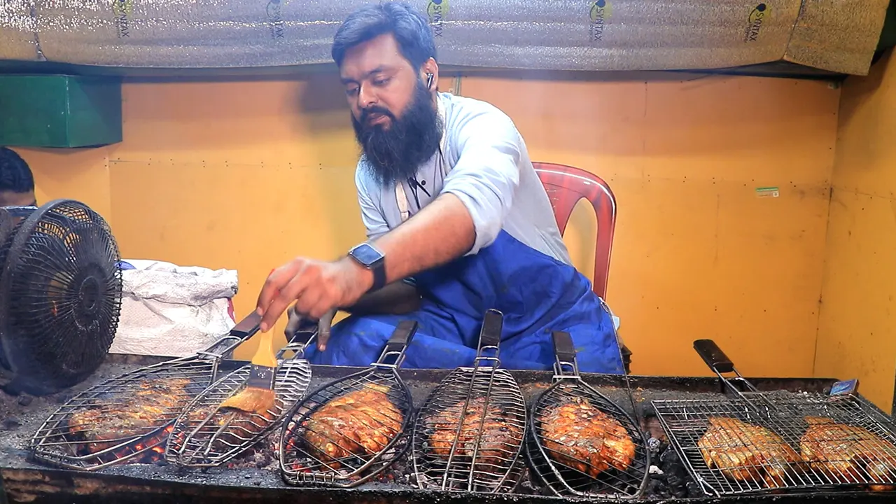 বগুড়ায় মাছের বারবিকিউ। ছবি : কালবেলা