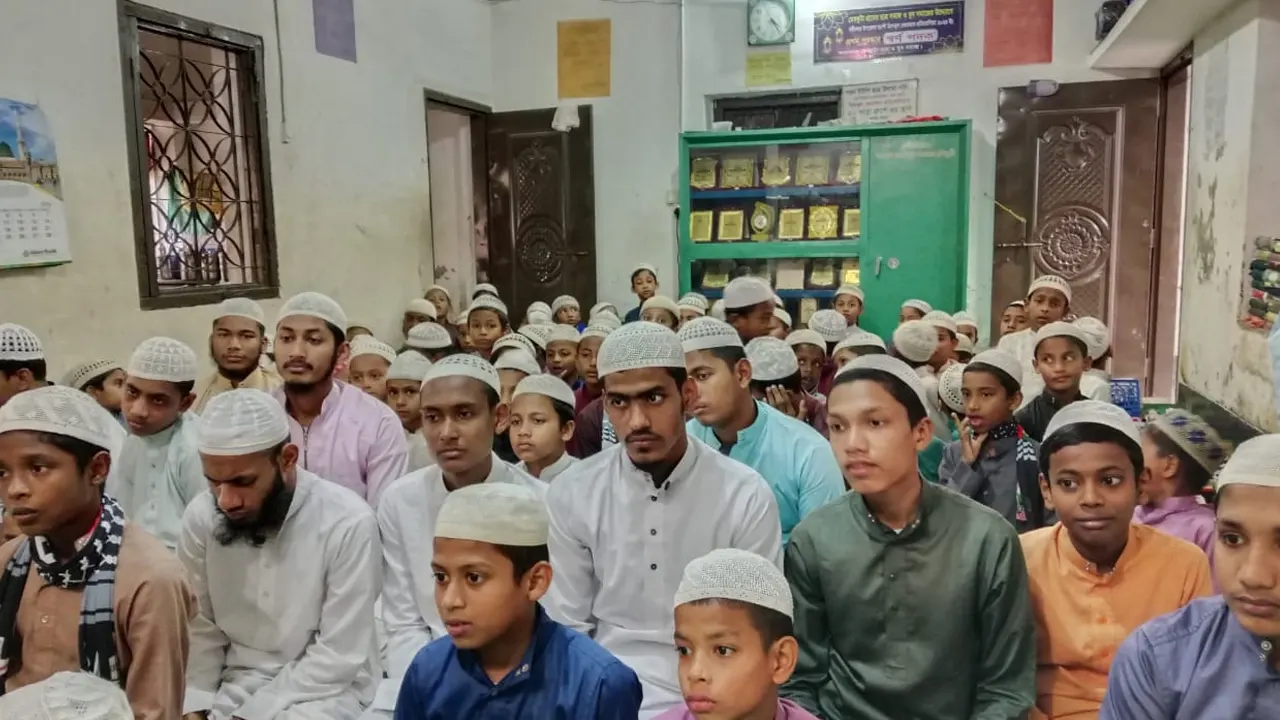 নবীনগরে এতিমখানায় দোয়া মাহফিল। ছবি : কালবেলা
