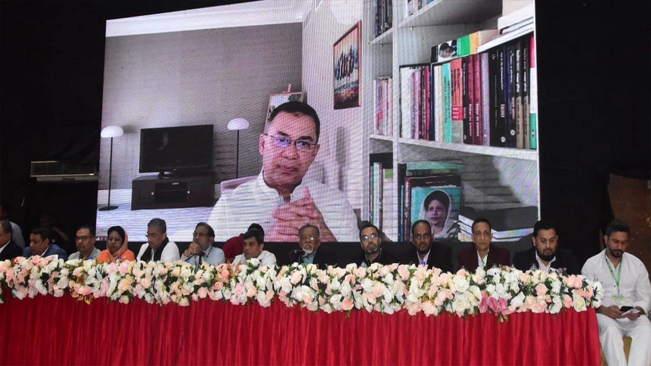 চট্টগ্রামে ‘রাষ্ট্রকাঠামো মেরামতের ৩১ দফা ও জনসম্পৃক্তি’ বিষয়ক কর্মশালায় ভার্চুয়ালি যোগ দেন তারেক রহমান। ছবি : কালবেলা