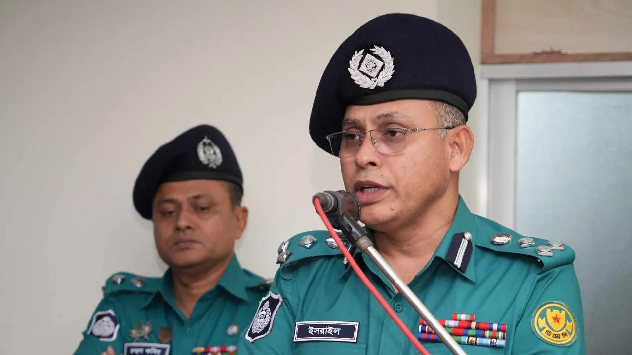 বক্তব্য রাখছেন অতিরিক্ত পুলিশ কমিশনার মো. ইসরাইল হাওলাদার। ছবি : কালবেলা