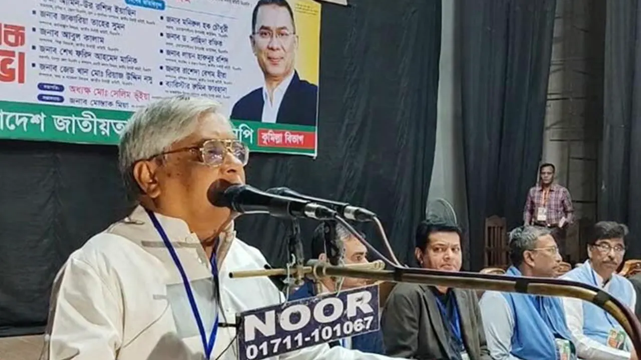বিএনপির কুমিল্লা বিভাগীয় সাংগঠনিক সভায় বক্তব্য দেন বরকত উল্লাহ বুলু। ছবি : কালবেলা