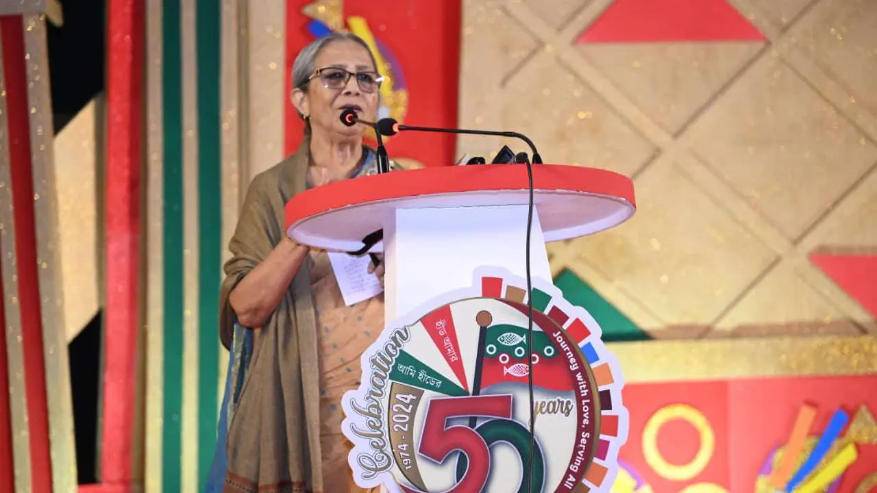 বৃহস্পতিবার সন্ধ্যায় রাজধানীর চীন মৈত্রী সম্মেলন কেন্দ্রে হিড বাংলাদেশের ৫০ বছর পূর্তিতে বক্তৃতা দেন মৎস্য ও প্রাণিসম্পদ উপদেষ্টা ফরিদা আখতার। ছবি : কালবেলা