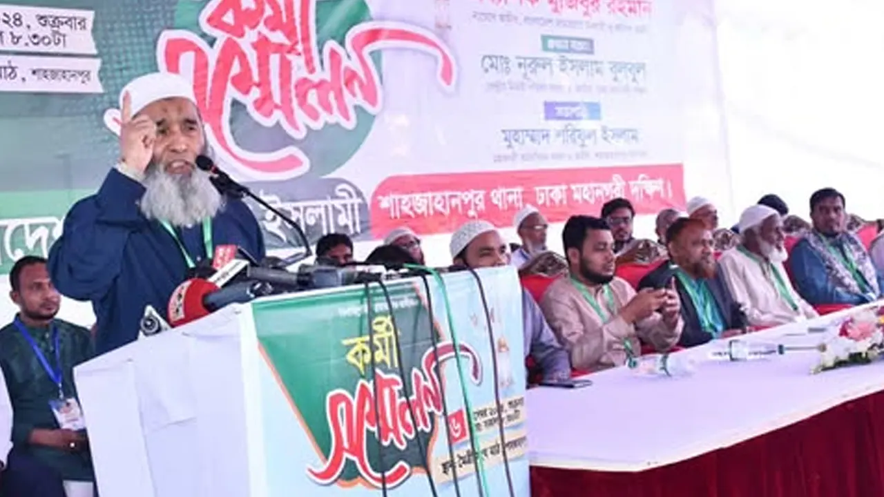 কর্মী সম্মেলনে বক্তব্য দিচ্ছেন অধ্যাপক মুজিবুর রহমান। ছবি : সংগৃহীত